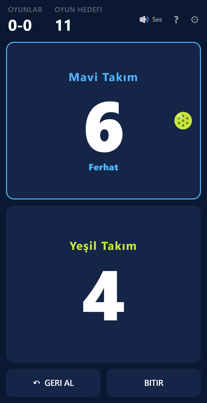 Pickleball skor ekranı: Mavi Takım 6, Yeşil Takım 4; servis Mavi Takımda