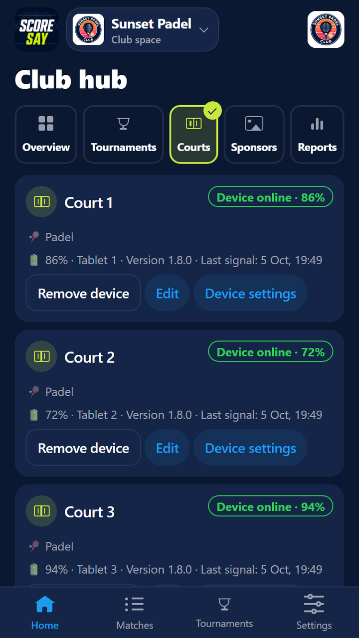 Courts tab: device connected badge, battery level, version and last signal time for each court