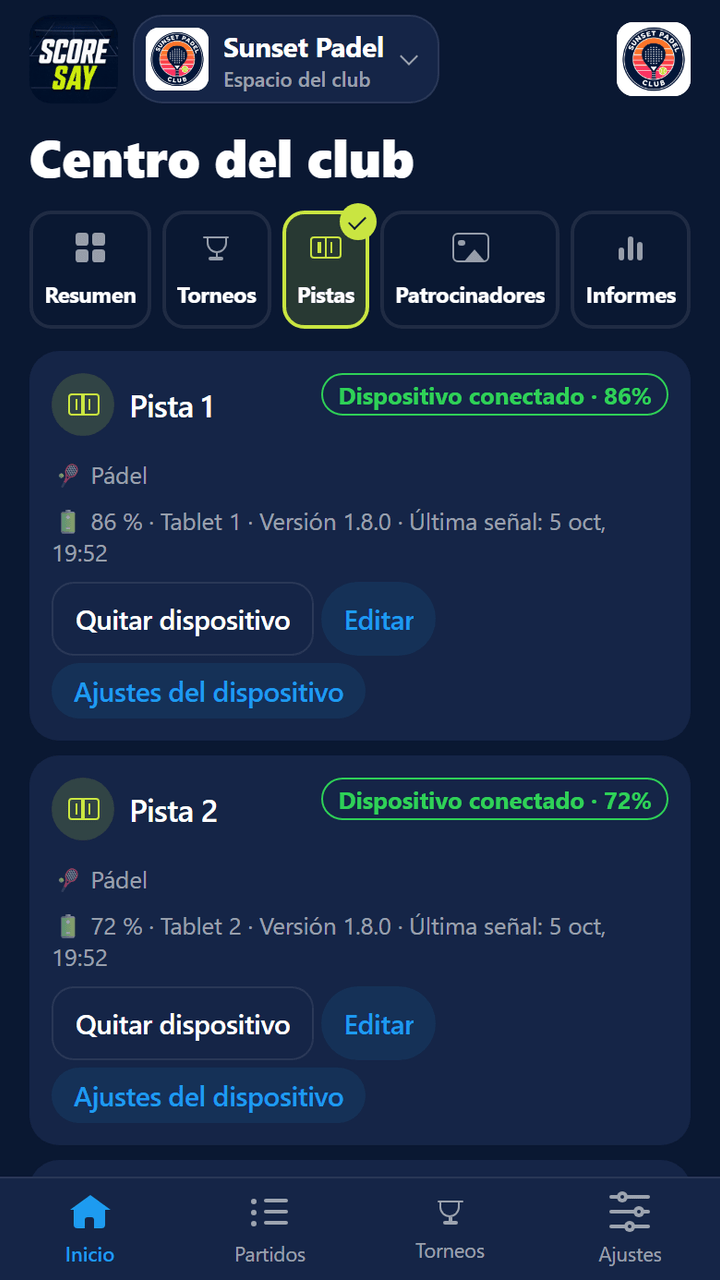 Pestaña Pistas: distintivo de dispositivo conectado, batería, versión y hora de la última señal de cada pista