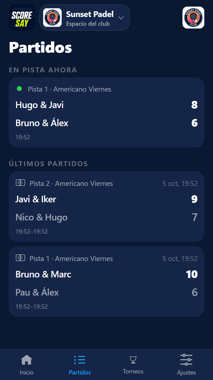 Pantalla Partidos: partido en directo en la pista 1 y dos partidos de torneo terminados debajo