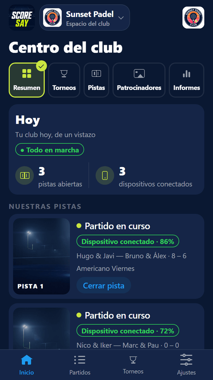 Centro del club: resumen del día, 3 pistas abiertas, 3 dispositivos conectados; partido en directo 8–6 en la pista 1, siguiente partido en la pista 2