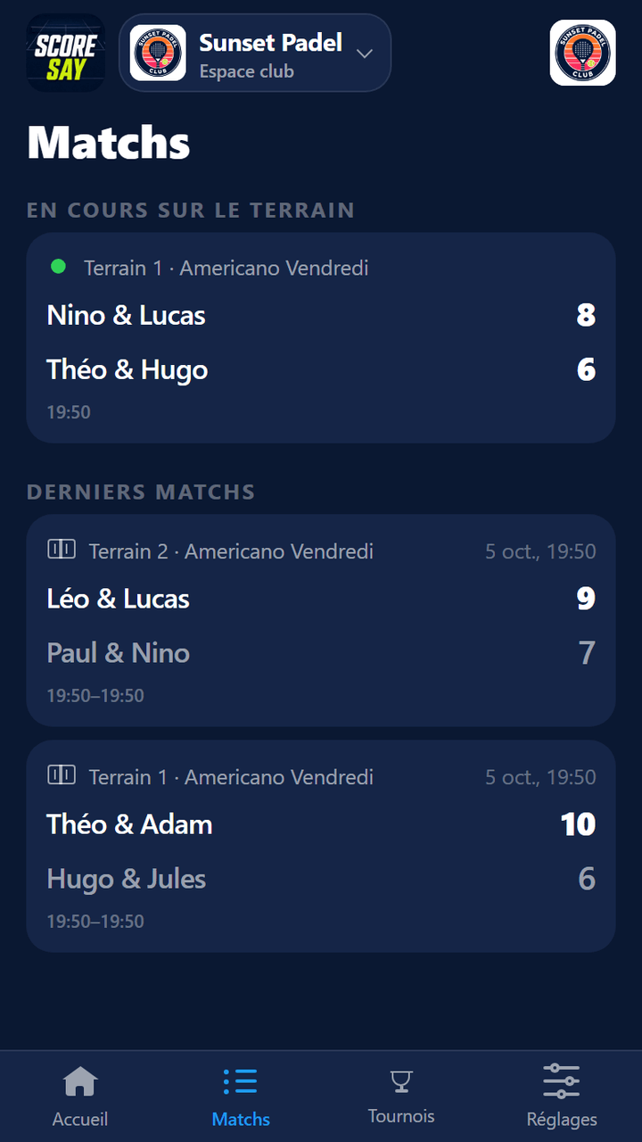 Écran Matchs : match en direct sur le terrain 1, deux matchs de tournoi terminés en dessous