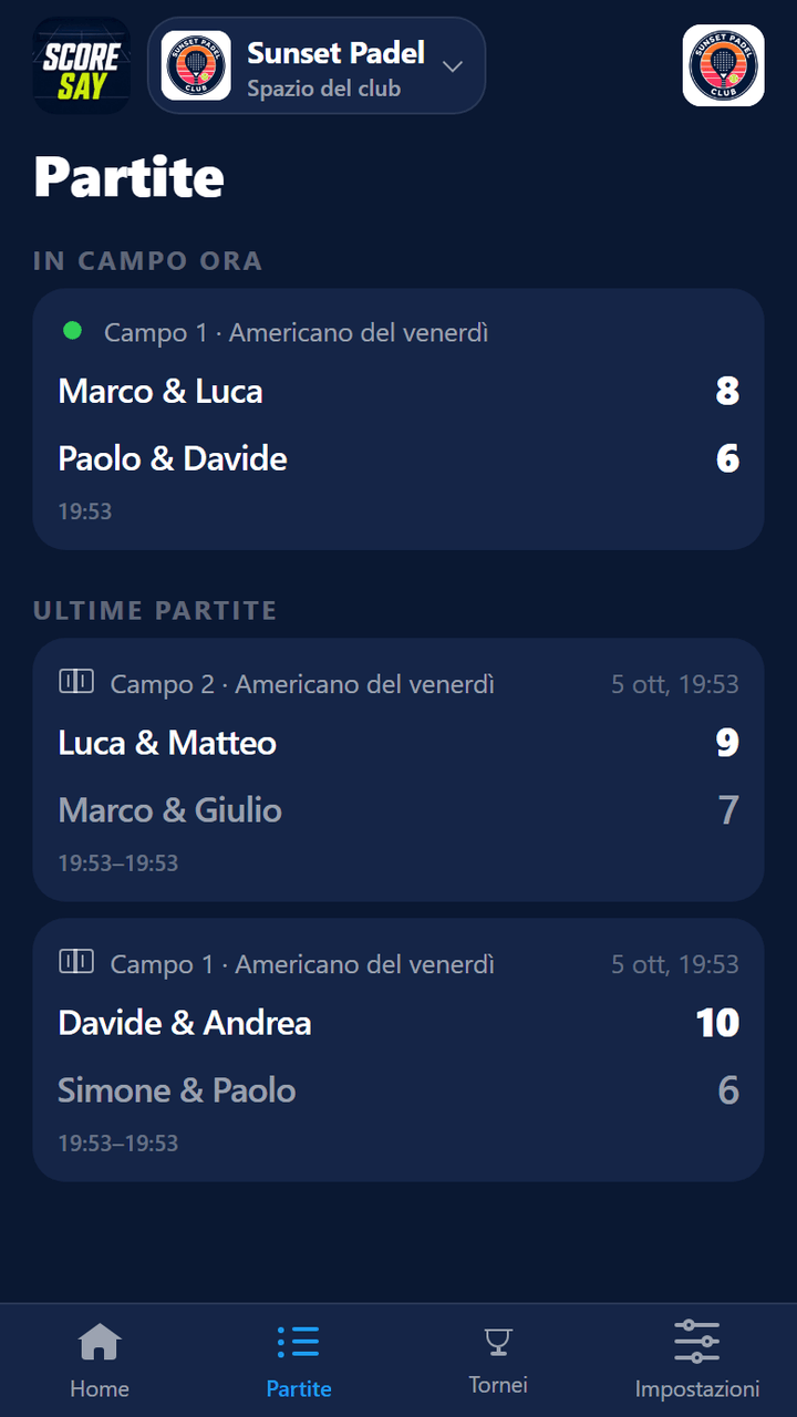 Schermata Partite: partita live sul campo 1 e due partite di torneo concluse sotto